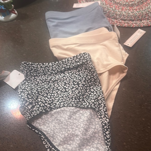 3 pairs of underwear new with tags by undercover - Picture 1 of 4